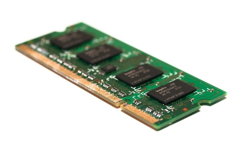 数据中心今年消耗七成高端内存，原厂已在出售后年产能