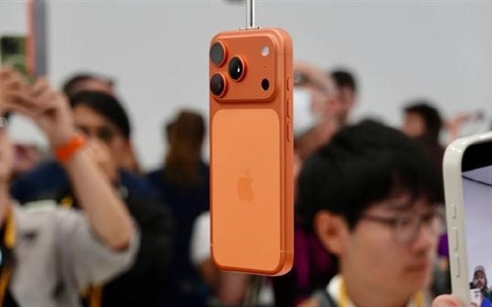 iPhone Air突降2500元 中国果粉不干了：喊话苹果退差价
