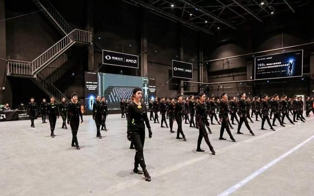 100人，同时进入数字世界：青瞳视觉携手AMD完成百人实时动捕挑战