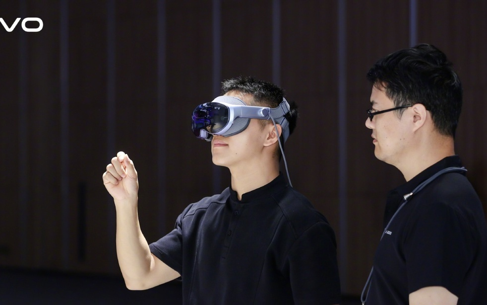 行业追风时，vivo想谈一下手机的“本分” | 电厂