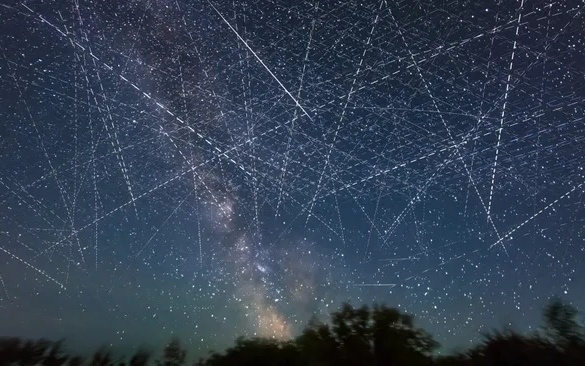 SpaceX等公司计划发射百万颗卫星，天文学家警告或将彻底摧毁夜空