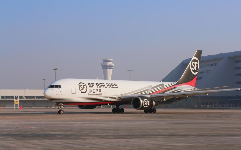 顺丰“人格分裂”:一手砸钱扩版图,一手猛砍人力成本