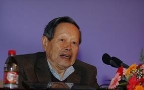 103岁杨振宁逝世，曾于东南大学讲座中预测中国获诺奖前景