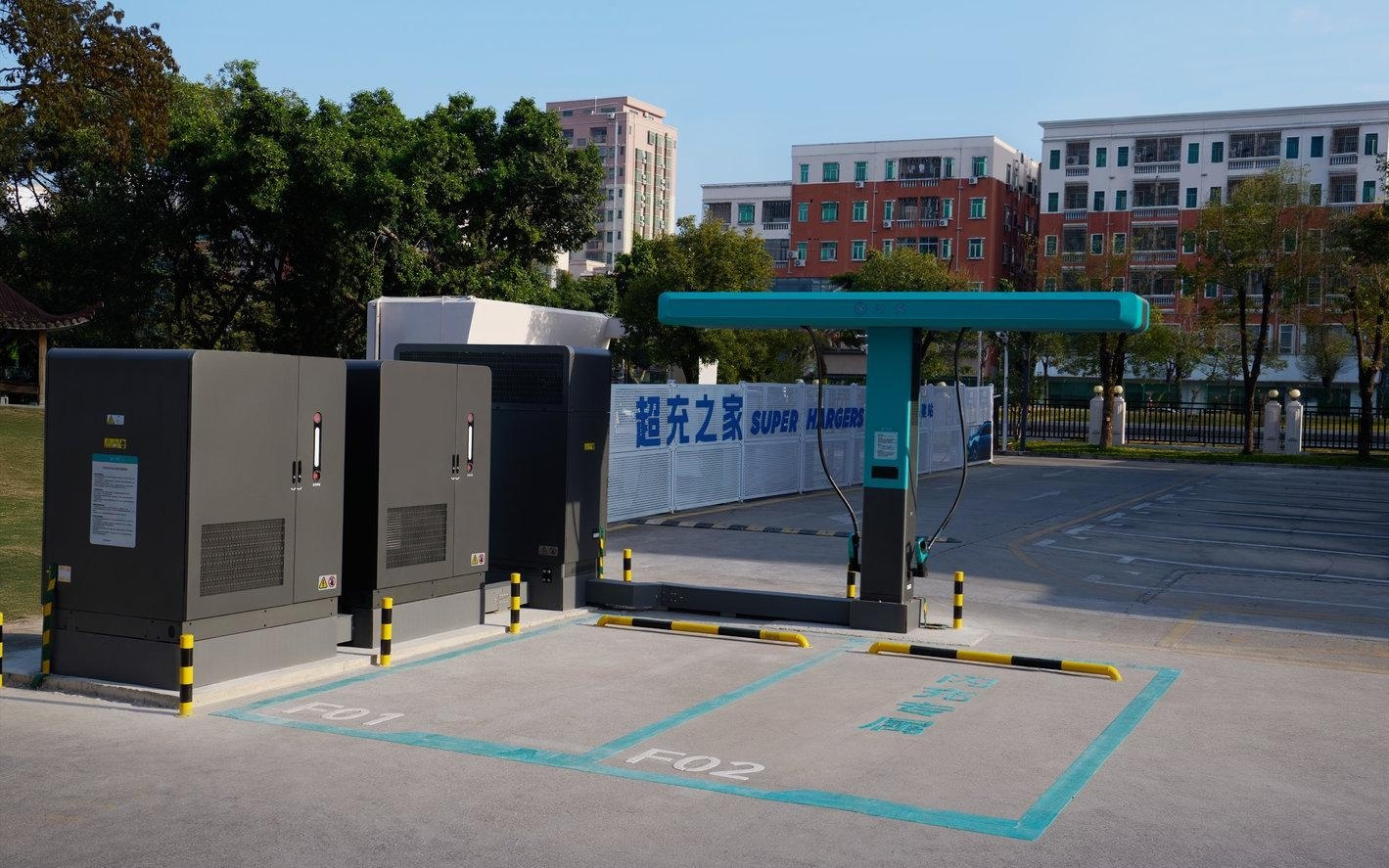 比亚迪连甩两张牌，燃油车最后的防线要被击穿？