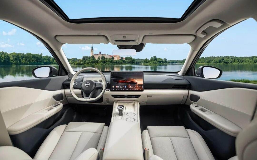 全球首个鸿蒙座舱燃油车：东风日产新款天籁设计手稿公布