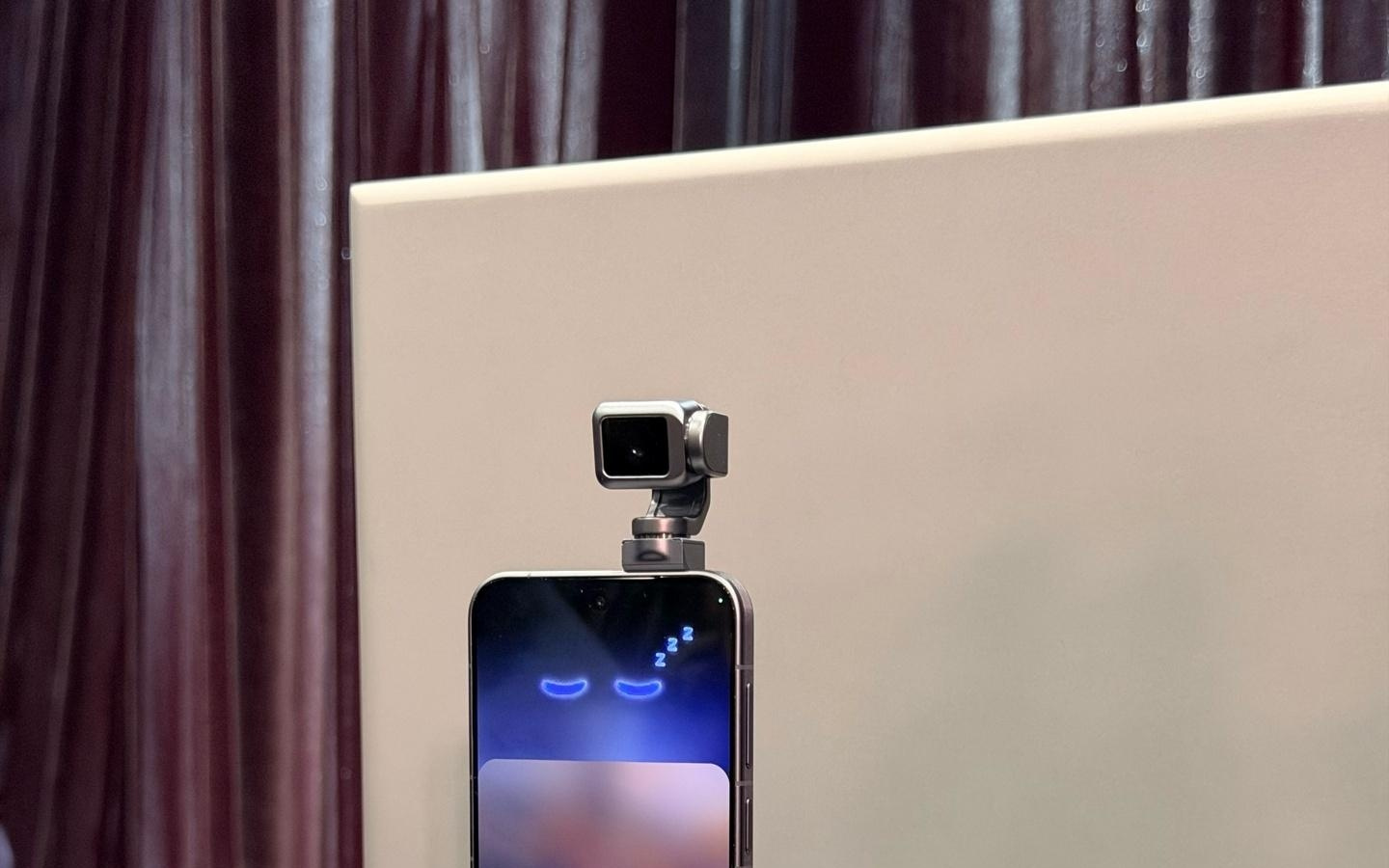 荣耀首款人形机器人荣耀ROBOT热舞视频发布