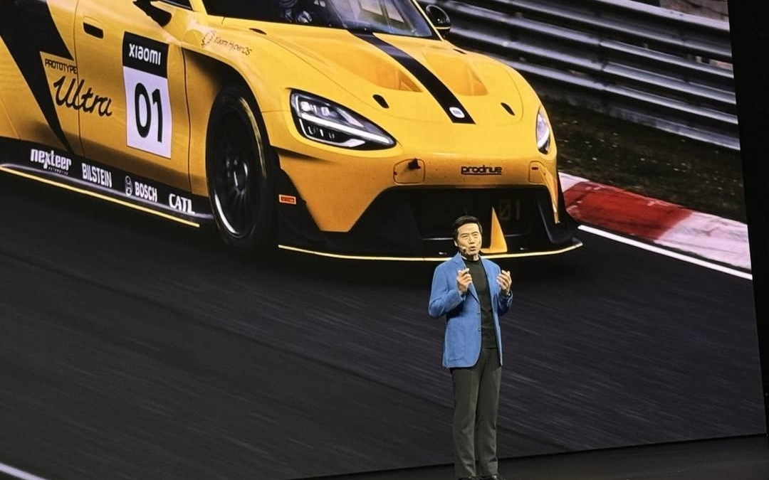 小米新一代SU7正式发布 雷军：门把手有三重安全冗余设计，100%符合新国标