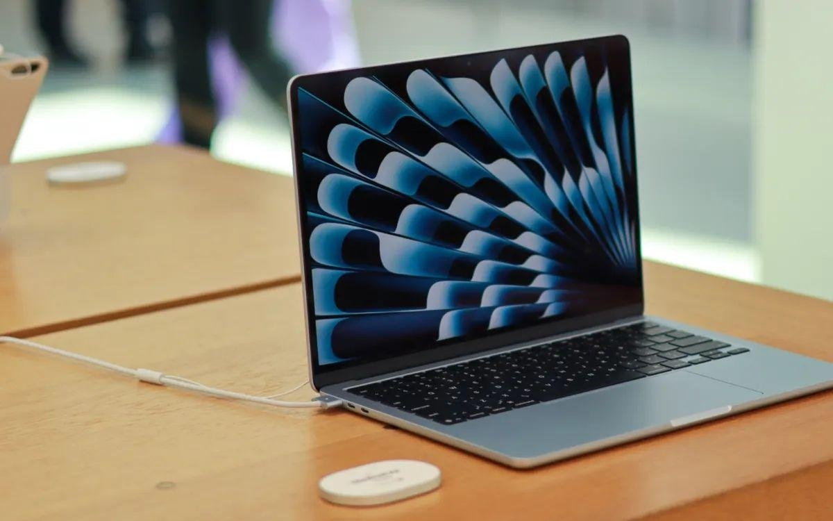 曝苹果探索Mac拆封前部署无线更新机制，macOS 26有望率先支持
