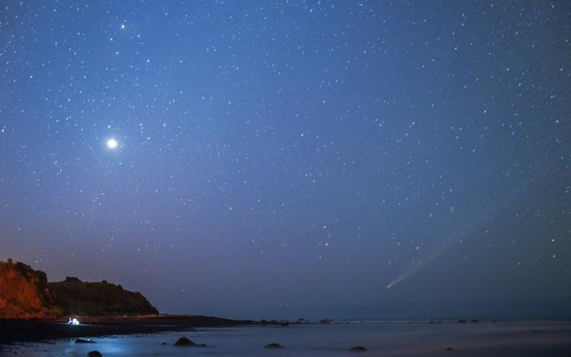 肉眼可见，今年以来最亮彗星现身天际
