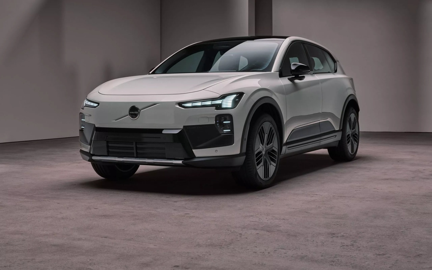 沃尔沃CTO谈EX60电子门把手：能手动打开、有两套冗余，够安全