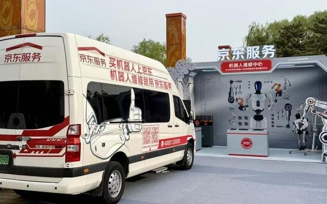 半两财经｜亦庄马拉松机器人“闪电”夺冠，背后“金牌队医”亮相