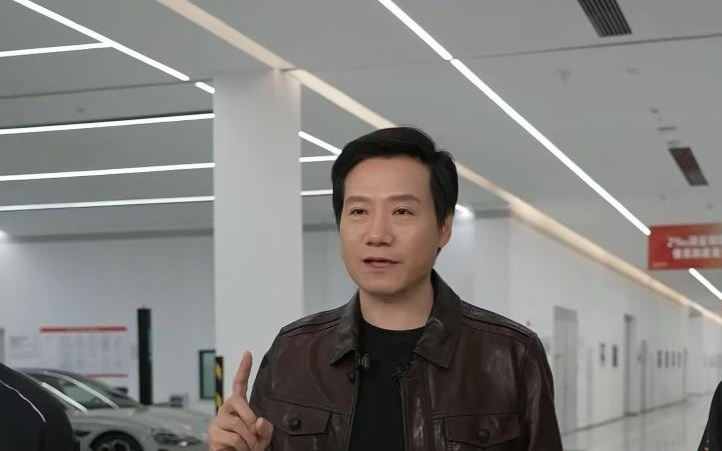 小米雷军科普SU7:车外“小爱同学”需车主声纹,安全性佳