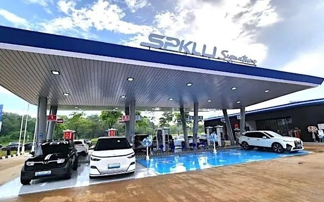 华为技术助力能源转型，印尼首座液体冷却超级充电站落地｜新民侨梁