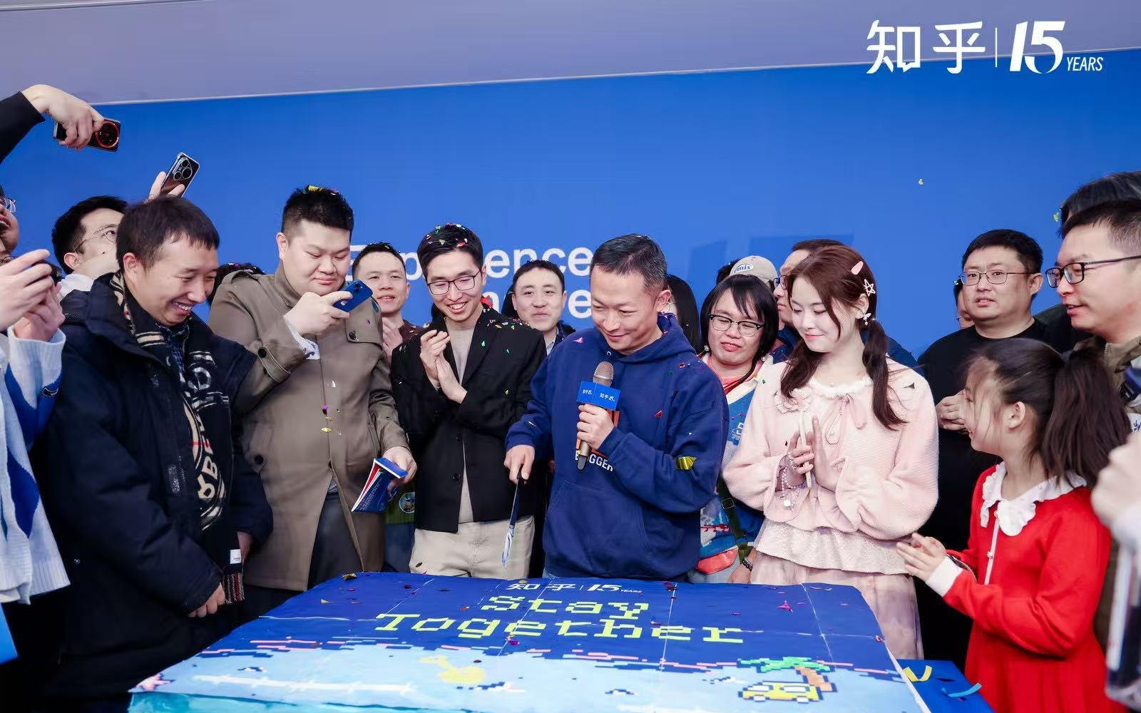 知乎举办15周年线下展览 马伯庸张小龙等展品亮相勾勒社区成长