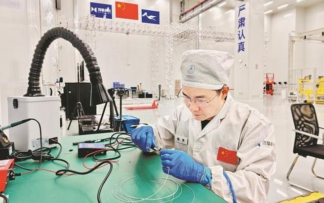 新年第一天 燕赵沐朝晖|“雄安一号”星 测试太阳翼