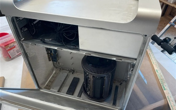 苹果版套娃 买台Mac Pro回家：打开一看里面还藏着一台Mac Pro