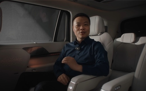 何小鹏亲测小鹏GX AI调光隐私玻璃：调光速度0.16秒 比眨眼还快