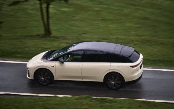 钟南山院士见证 理想汽车两款i系列纯电SUV再度获奖