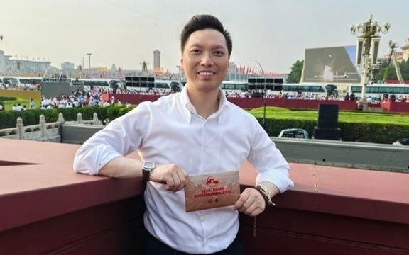 继续奋斗在新一代人的“国防战线”上，现场观礼后，这位科技工作者如是说