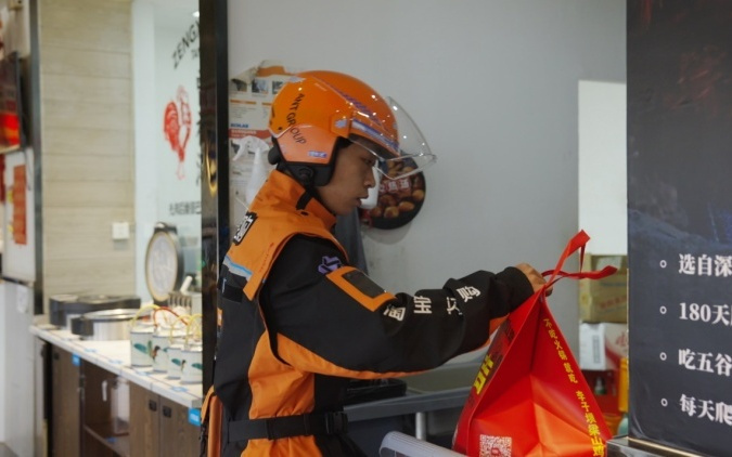 淘宝闪购“爆火好店”李子坝梁山鸡：外卖订单翻番，不做“网红”做“长红”