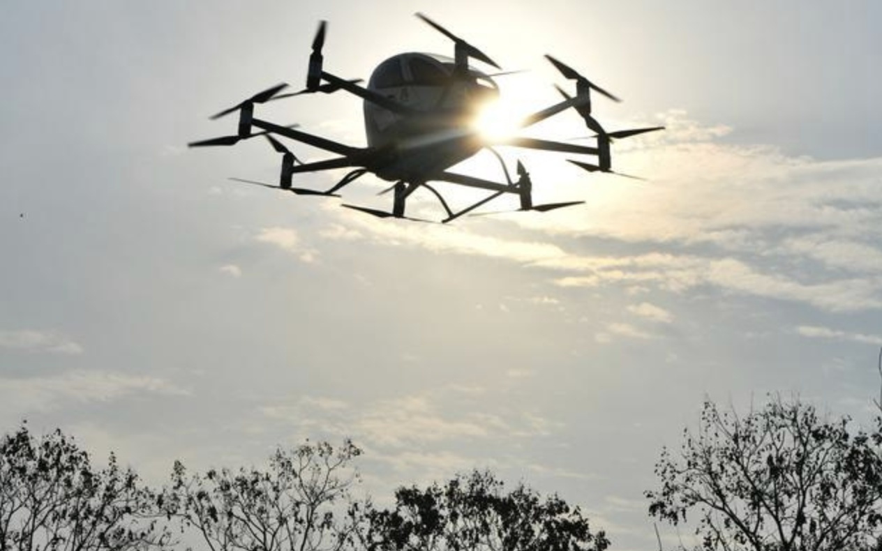 四川成都主城区首次进行eVTOL低空载人验证飞行