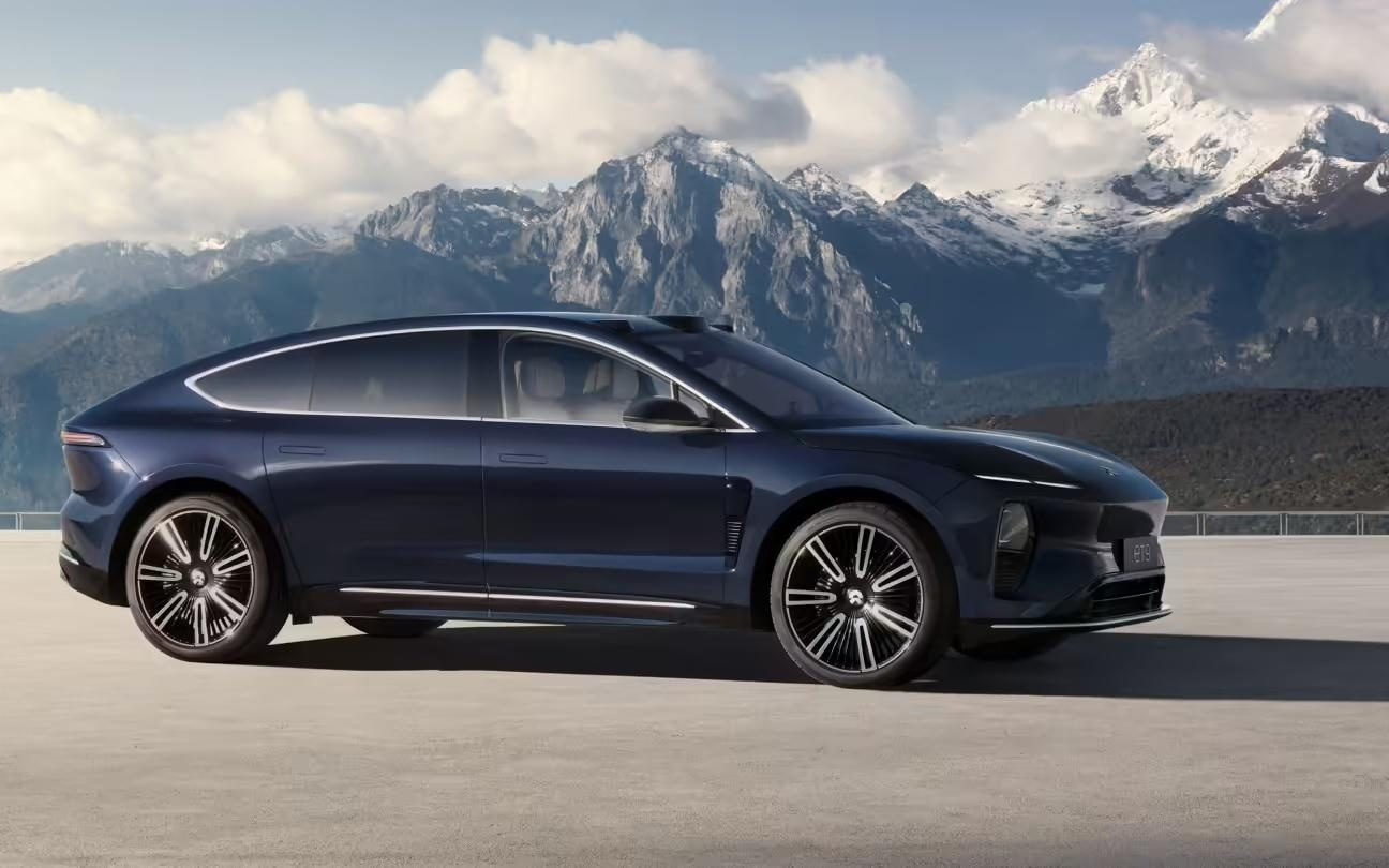 李斌：蔚来经营越来越精打细算，为省3万“加班费”飞机改签