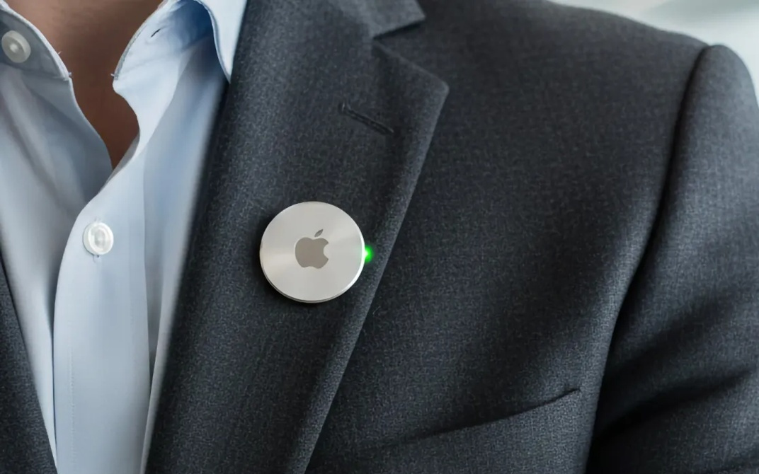 苹果首款AI穿戴设备曝光：AirTag尺寸胸针，双摄、三麦克风