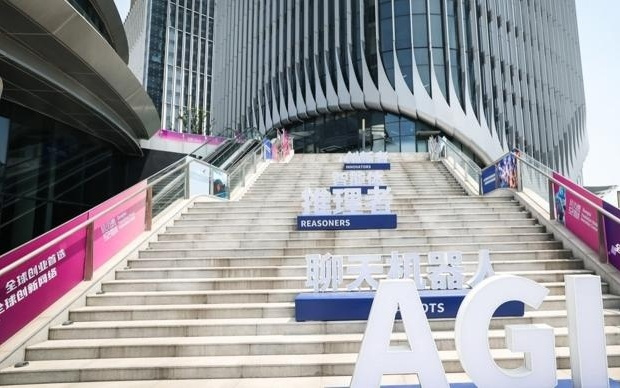 “爱马仕”首次反超“龙虾”，上海两大基座模型调用量挤进全球前五