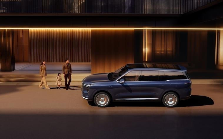 上汽智己大六座LS9上市，32.28万元起