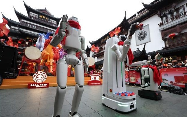 开学首日闹元宵,百卅交大花式机器人遇见七百年豫园非遗灯彩