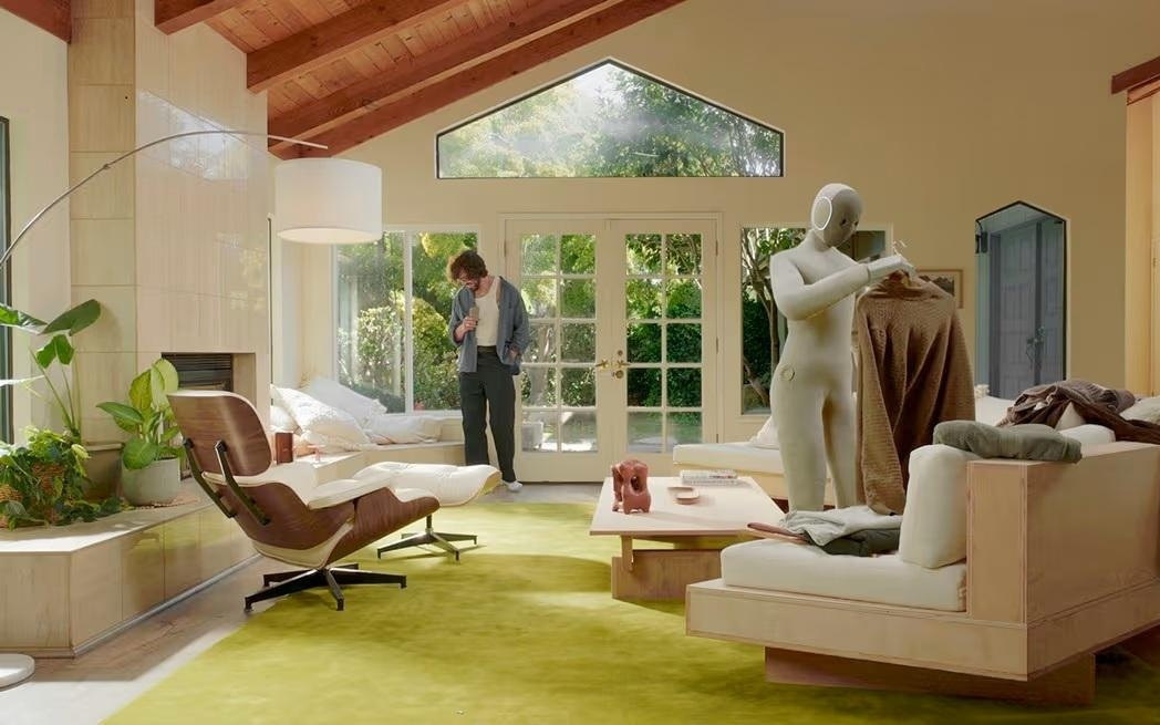 背靠OpenAI的机器人初创1X亮相CES展示家务机器人，售价2万美元