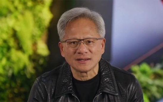 黄仁勋吹上了：卖给中国的好处，特朗普懂