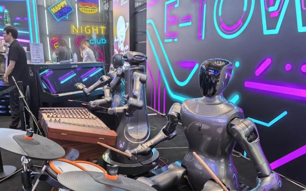 雷军将直播拆车；罗永浩自曝ADHD丨新鲜早科技