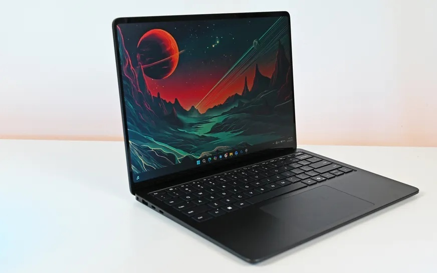 微软推出Surface Pro 12和Surface Laptop 8,英特尔芯片版本先行