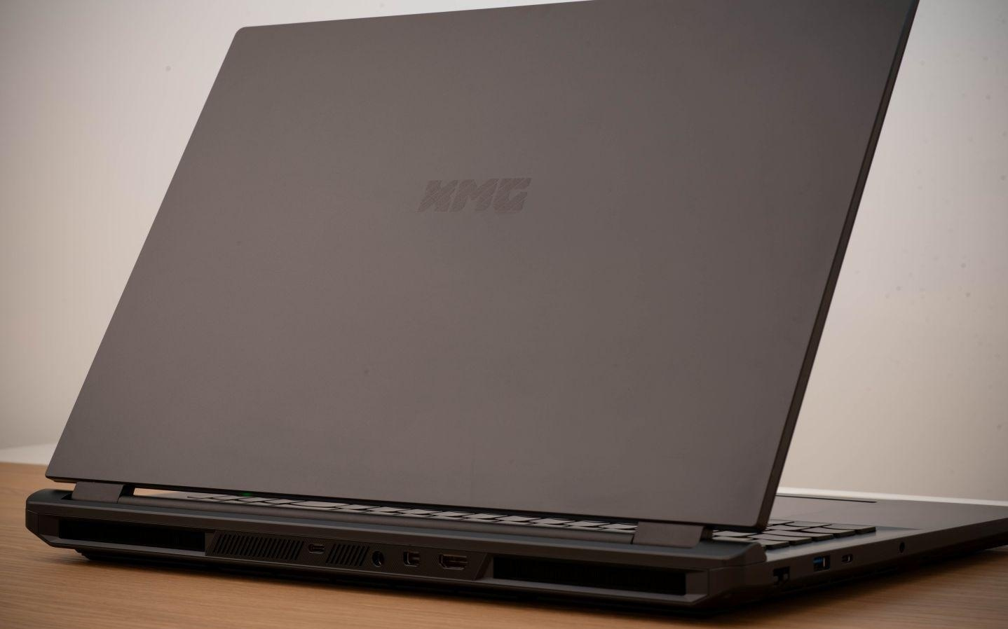 品牌15年来首款18"笔记本电脑：XMG预览PRO 18