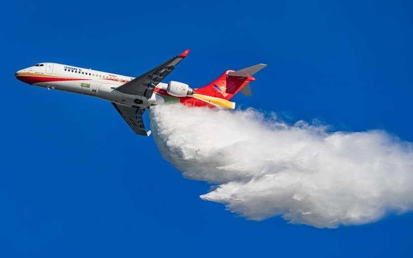 中国商飞亮相新加坡航展,签约6架C909灭火机订单