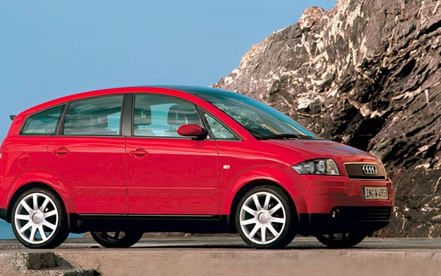 奥迪 Q9 即将亮相！六座加上大 V8，还有一辆两厢小车