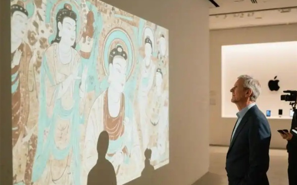 苹果CEO库克:AI是对人类能力放大 而不是取代人