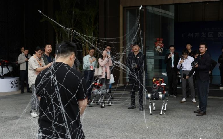 区长戴AI眼镜演讲,折射广州黄埔智能落地决心