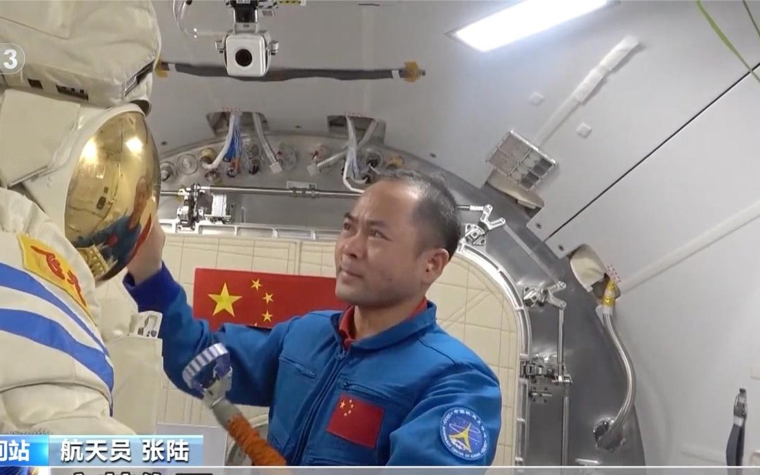 神舟二十返回舱“带伤扛住”上千度高温，带回一套“飞天战袍”