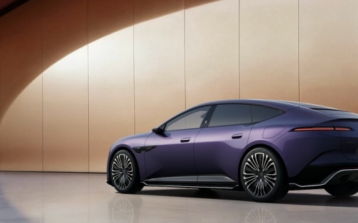 重新定义50万内豪华轿车标准，新阿维塔12开启预售