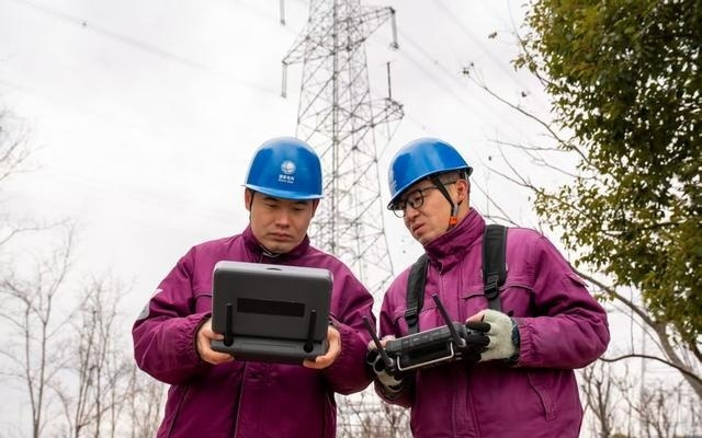 上海首次应用地线修补机器人消缺，作业人员减少一半，工作效率提升75%