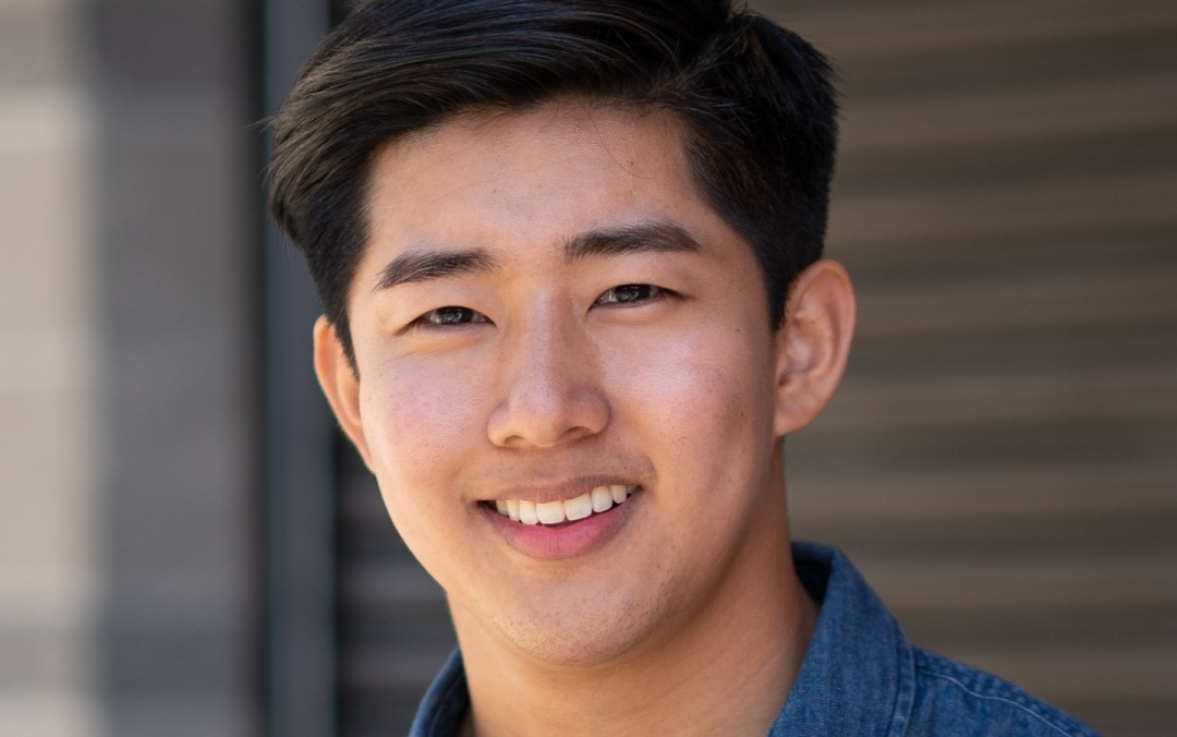 老黄万亿美元梦成真，英伟达版「世界模型」震撼问世