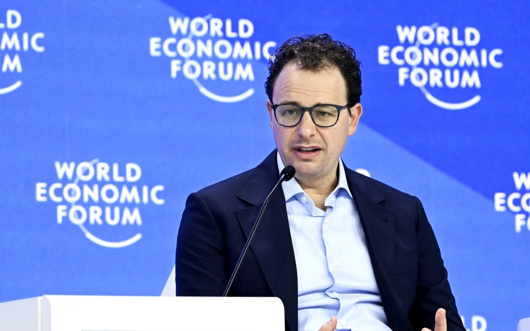 阅读7千万文章硅谷爆火：AI奇点已至，抛弃人类自我进化！