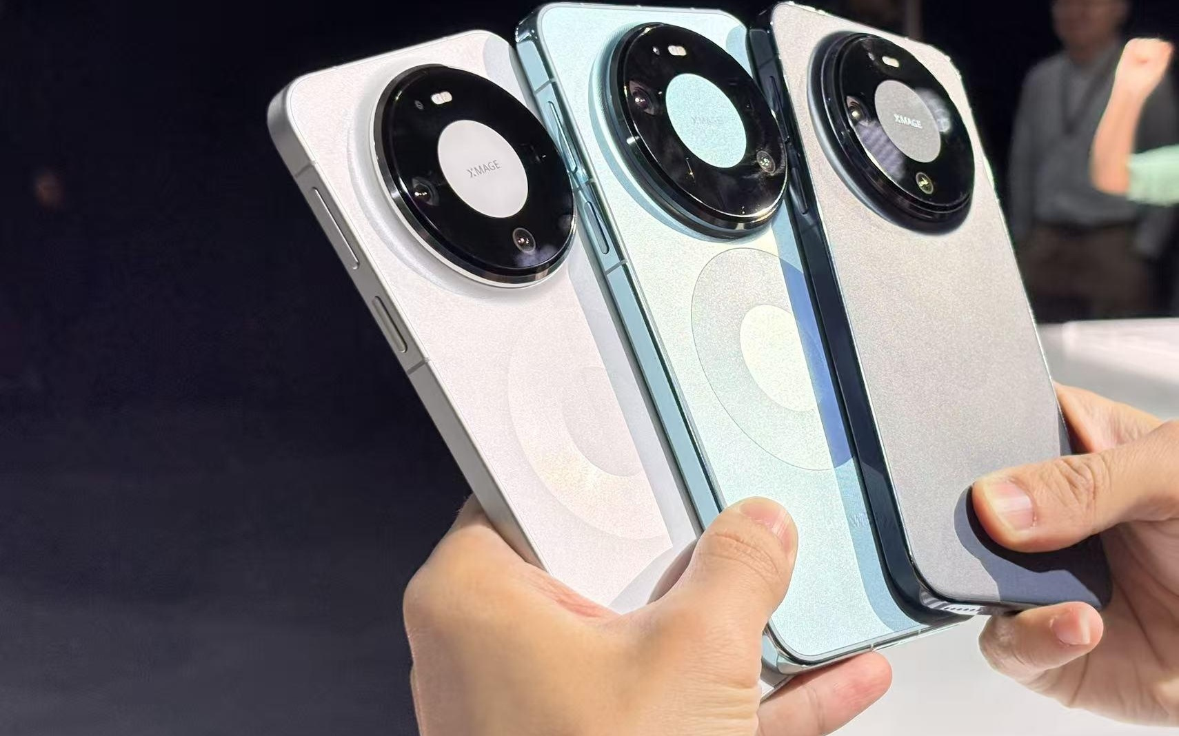 对手集体涨价，Mate 80却大降800元！鸿蒙生态突围，华为继续以价换量