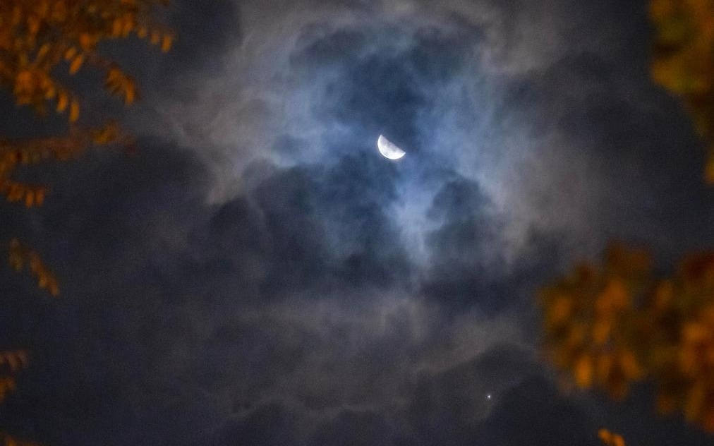别错过！5月19日、20日金星木星先后“牵手”蛾眉月，肉眼即可观赏