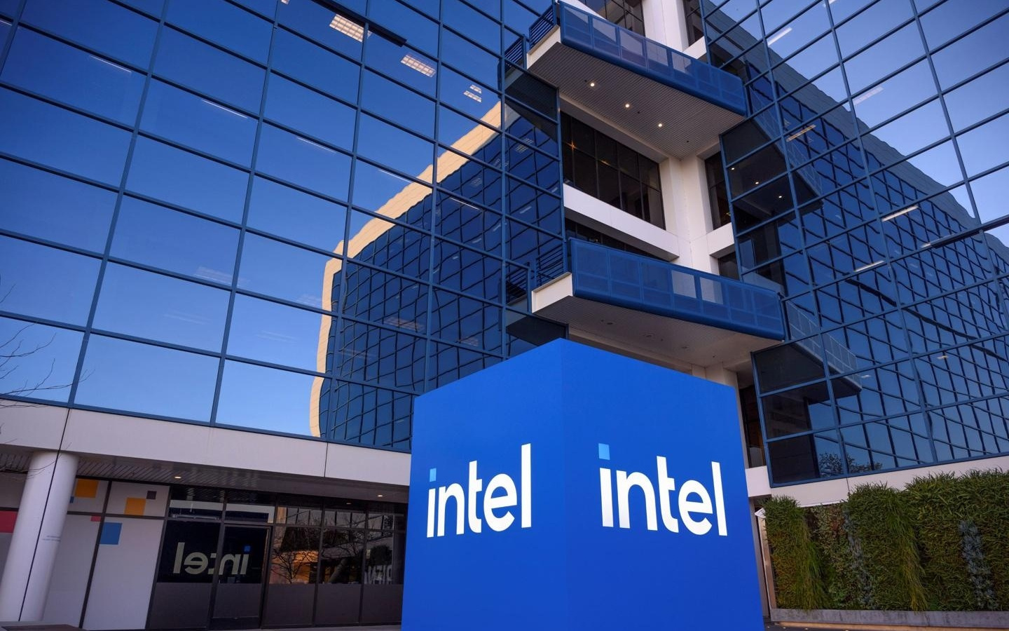 英特尔近期无为代工业务引入投资者计划，Intel 14A 需要外部订单