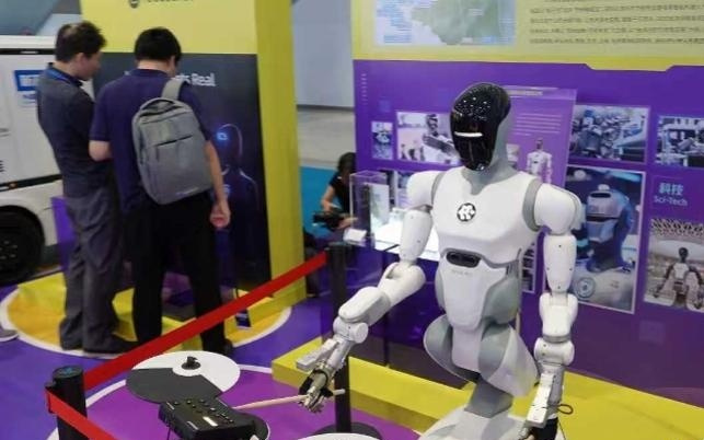 人形机器人“大闹”高交会：炫技背后藏着怎样的产业风暴？