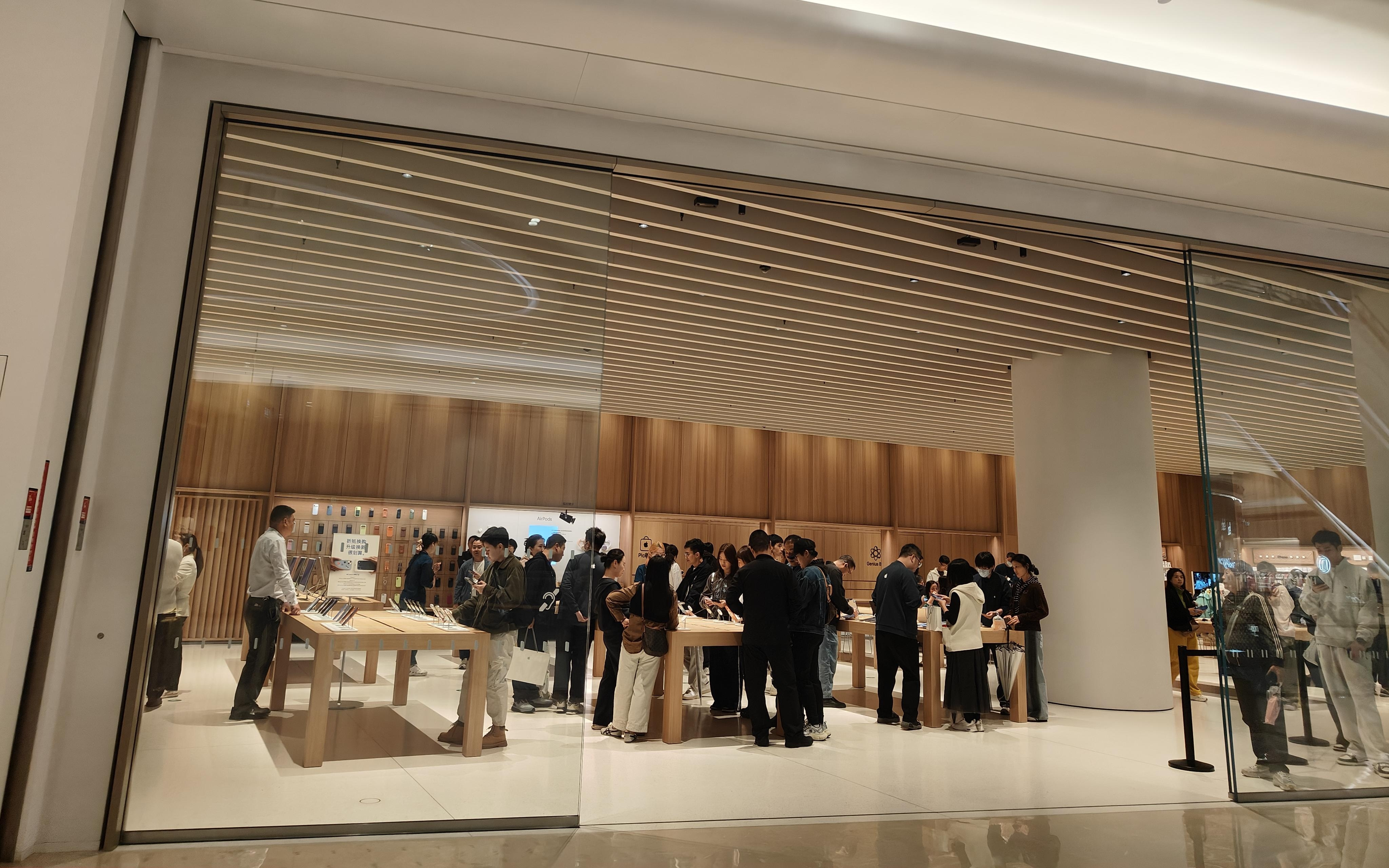 iPhone Air苹果全系列溢价最低，部分黄牛溢价不足百元