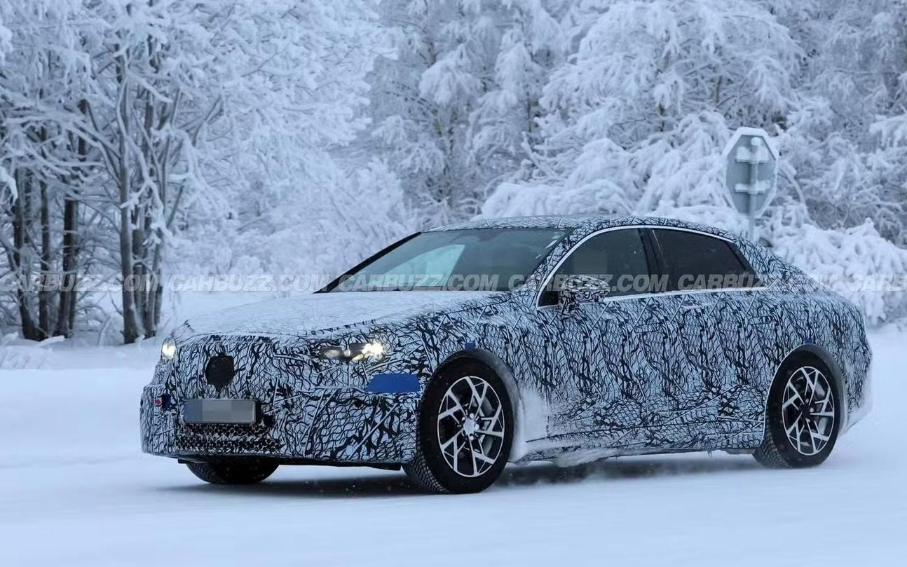 奔驰纯电C级轿车路测图曝光：续航剑指800公里，造型回归传统